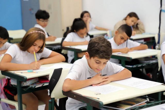 Jacareí inicia aplicação do Saeb para 2.200 estudantes da rede municipal