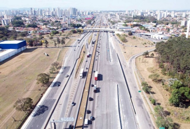 Mais 4 km de novas pistas na marginal sentido Rio são liberadas na Via Dutra
