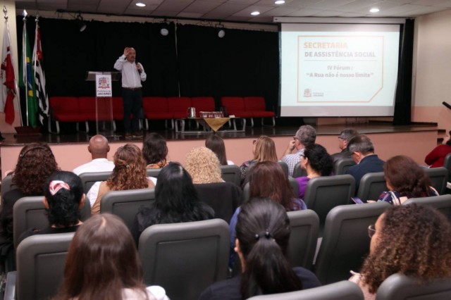 Jacareí debate políticas públicas voltadas à população em situação de rua