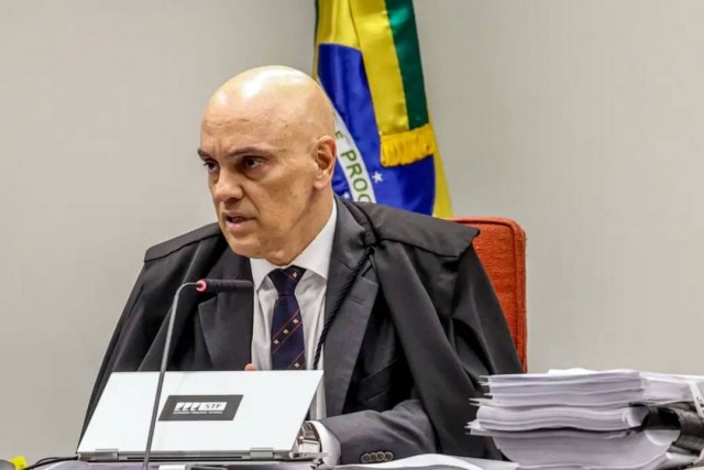 Moraes manda comunicar TSE sobre inelegibilidade de Bolsonaro