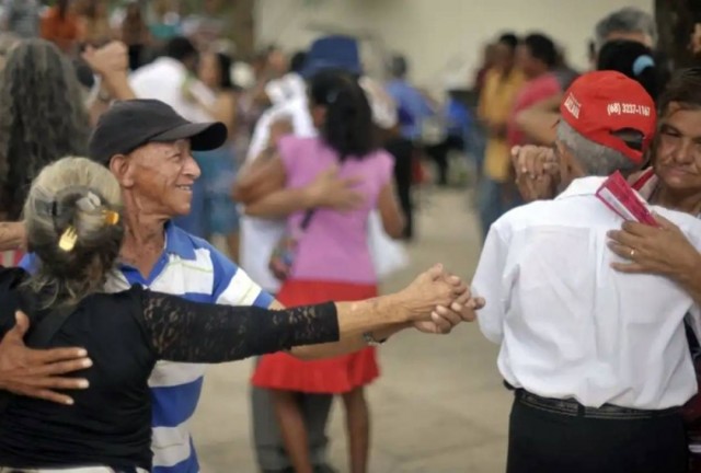 Expectativa de vida no país sobe para 76,6 anos, a maior já registrada