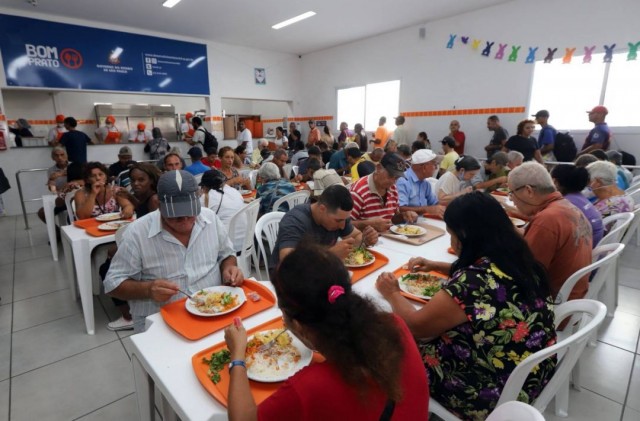 'Bom Prato' servirá almoços especiais na véspera de Natal e Ano Novo, em Jacareí