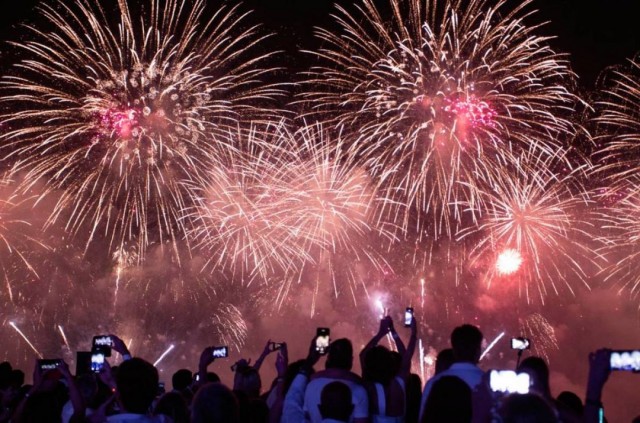 Fogos de artifícios com estampido são risco para animais e pessoas