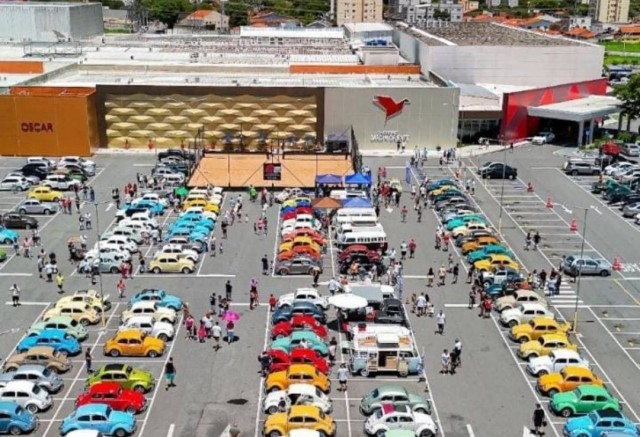 Shopping em São José promove Exposição de Fuscas