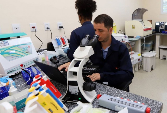 Novo laboratório reduz tempo de espera por exames, diz Prefeitura