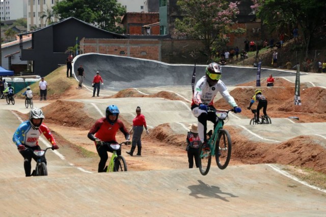 Jacareí realiza seletivas para seis modalidades esportivas