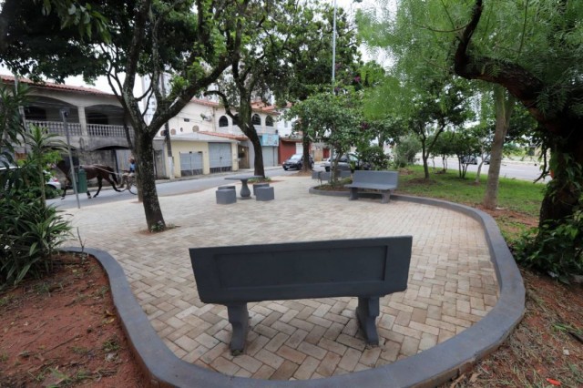 Prefeitura finaliza reforma de praça no Jardim Marcondes
