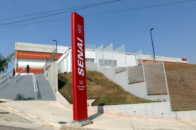 Parceria Prefeitura-SENAI oferece 16 vagas em curso gratuito de moda pet