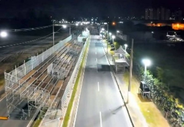 Drone registra chegada de carros alegóricos para o desfile das escolas de samba