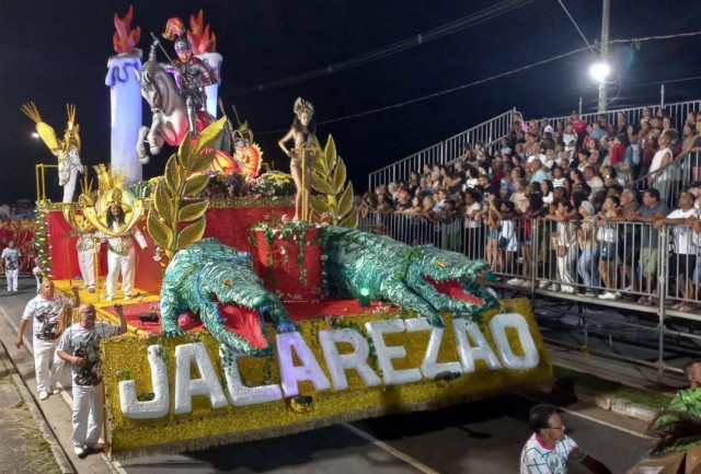 Unidos do Jacarezão reedita enredo e relembra início de trajetória no Carnaval