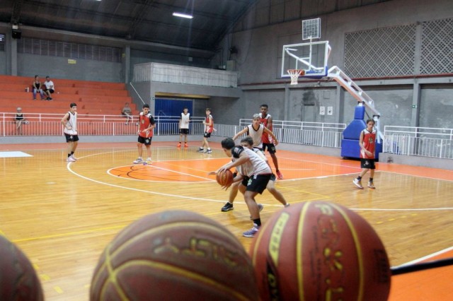 Jacareí apresenta programa de esportes para jovens com até 20 anos