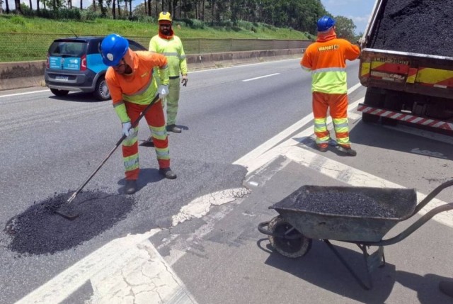 Dutra se aproxima do final dos serviços de recuperação dos pavimentos