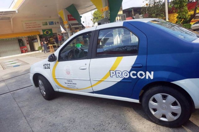 Procon de São José fiscaliza preços de combustíveis em 32 postos