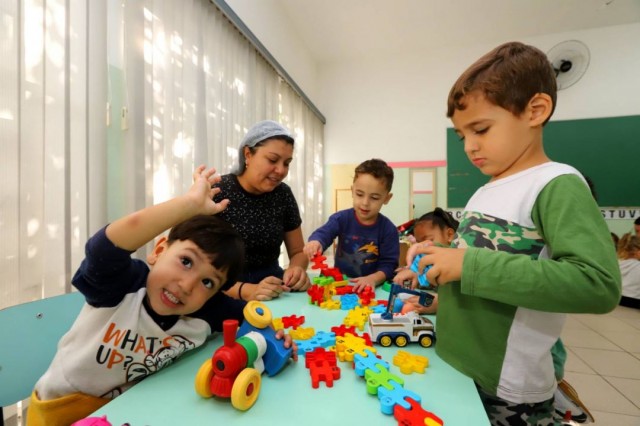 Jacareí amplia período integral em quase 400 vagas na rede municipal