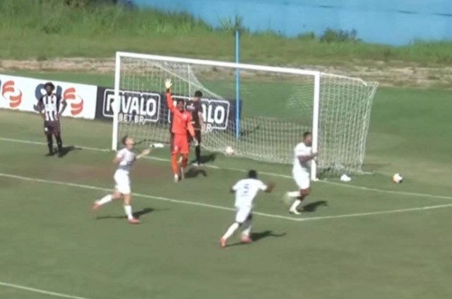 Jacareí sofre virada em casa, mas segue no G-8 e com futuro nas mãos