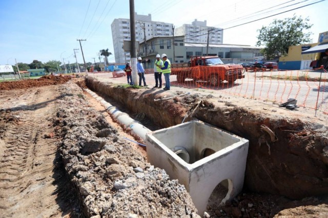 Duplicação de trecho da Avenida Malek Assad recebe obras de drenagem
