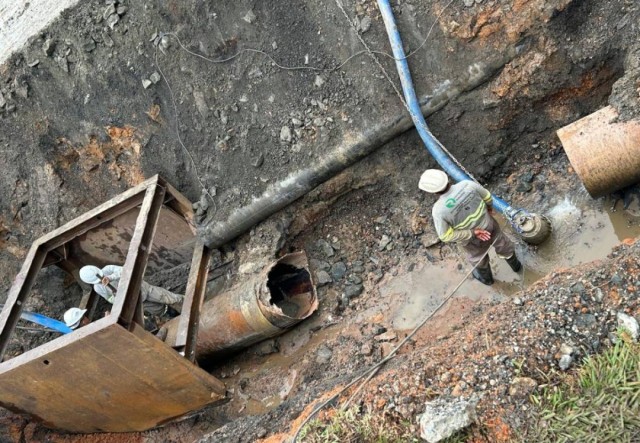 SAAE prevê concluir reparo de adutora em três horas e retomar abastecimento