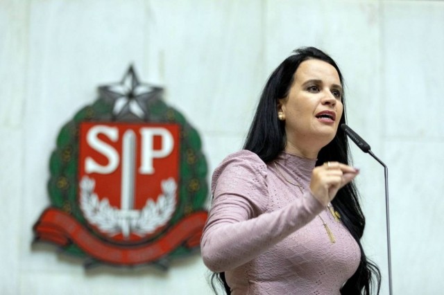 Deputada alerta para desvalorização da mulher e cobra respeito por mérito