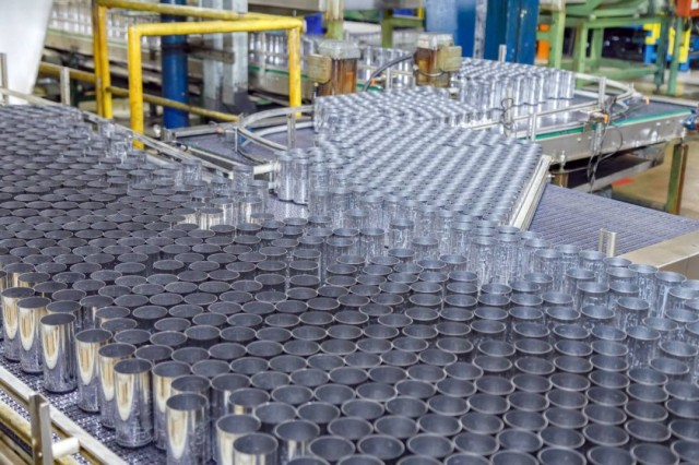 Ball destaca inovação e sustentabilidade em visita de jornalistas à fábrica de Jacareí