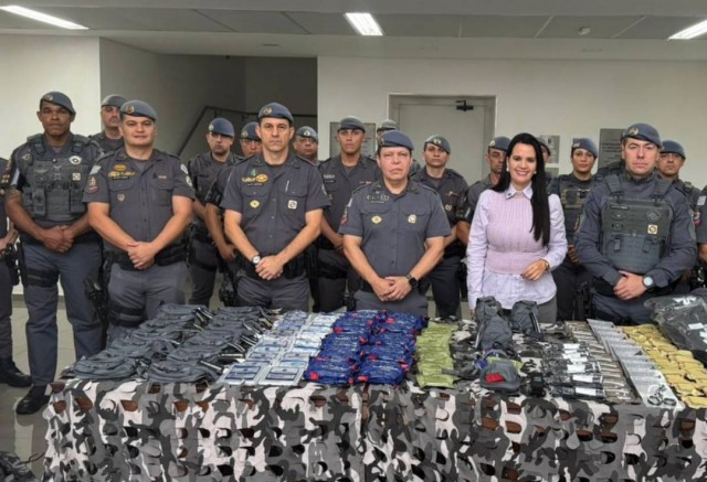 PM recebe kits de resgate e equipamentos com recursos destinados por deputada