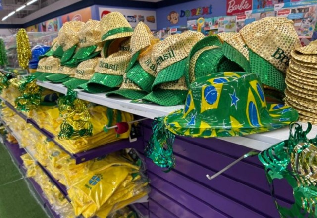 Copa agita shopping em São José com promoções, telões e troca de figurinhas