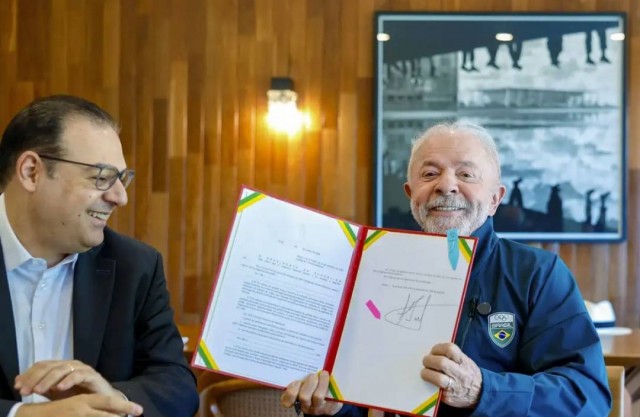 Lula sanciona lei que garante renovação automática da CNH