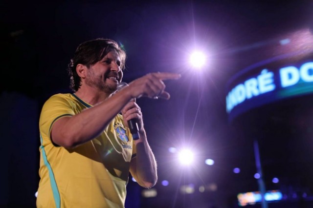 André do Prado reúne 20 mil pessoas e oficializa pré-candidatura ao Senado