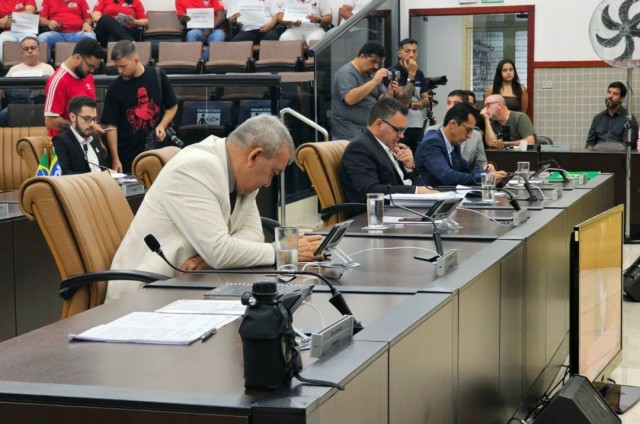 MP abre investigação sobre denúncia de uso de carro oficial por vereador