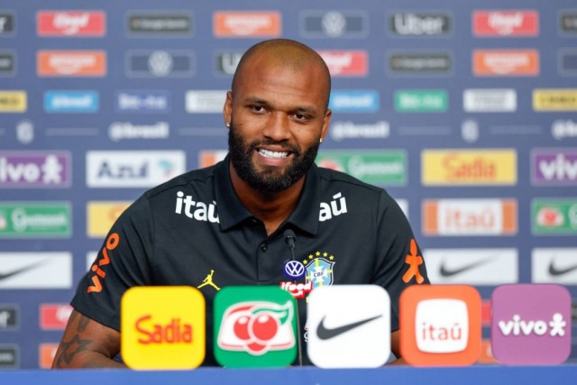 Brasil retoma treinamentos em clima leve após goleada e classificação