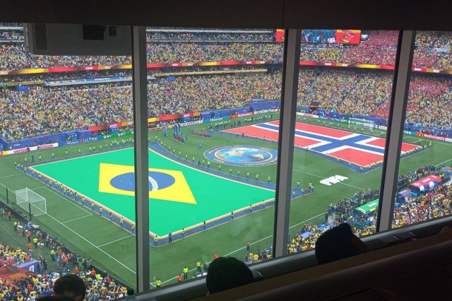 Neymar marca de pênalti no final, mas Brasil está eliminado da Copa