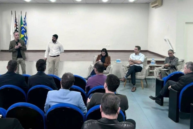 Empresários promovem encontro institucional com candidatos