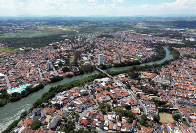 Jacareí discute atualização da lei que permite construir acima do limite básico