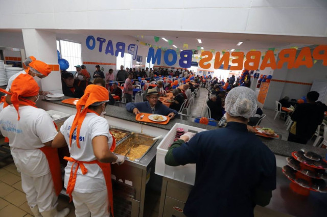 Unidade do Bom Prato em Jacareí serve cardápio especial no Dia dos Pais