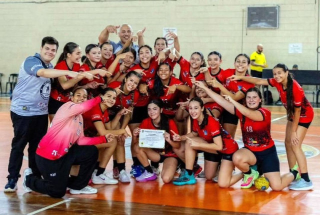 Handebol feminino ganha novas turmas em Jacareí