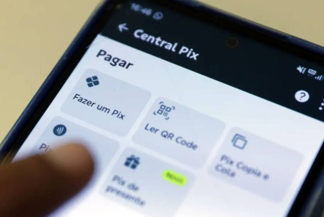 Pix enfrenta instabilidade na manhã deste domingo (23)