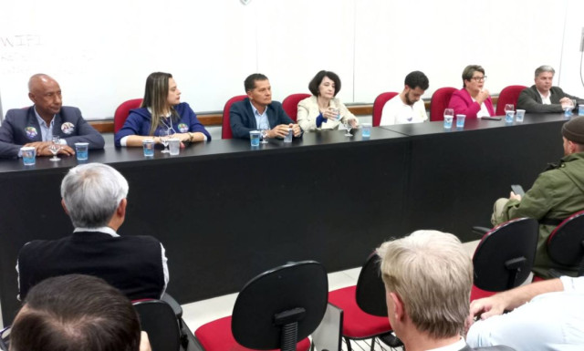 OAB reúne candidatos em encontro eleitoral em Jacareí
