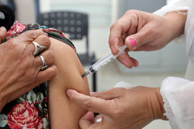 Jacareí amplia vacinação contra doenças pneumocócicas para idosos com 85 anos