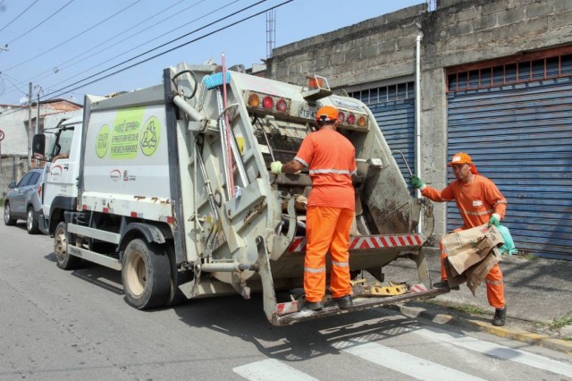 Vereadores pedem a suspensão da cobrança da taxa de lixo em Jacareí