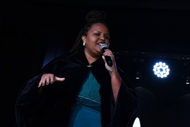 Cantora de Jacareí vai à semifinal nacional do Mundial de Karaokê