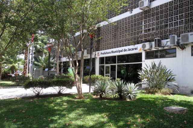 Jacareí estima economizar até R$ 1 mi anuais em energia em prédios públicos