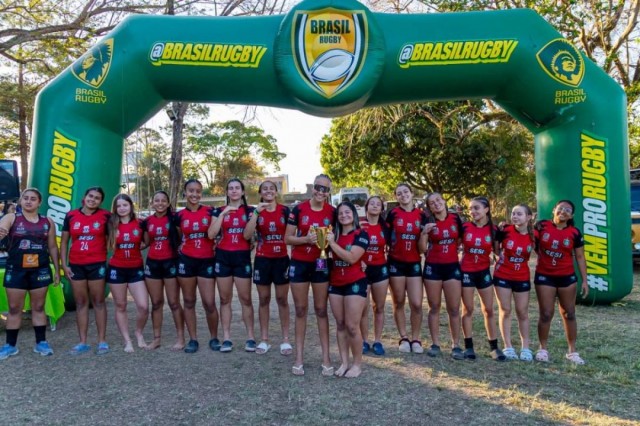 SESI Jacareí celebra título brasileiro de Rugby Sevens na categoria até 17 anos