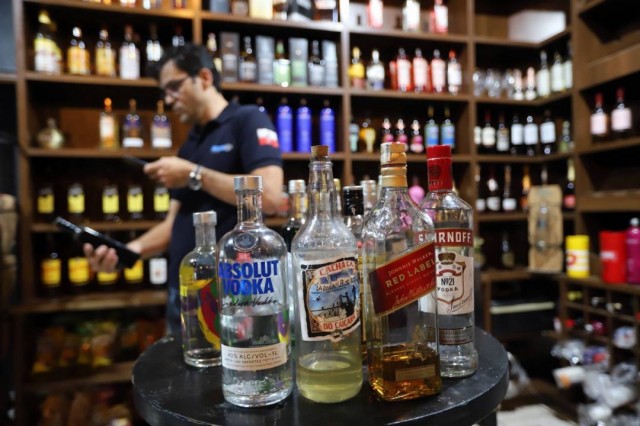 Procon reforça as orientações para identificação de bebidas falsificadas
