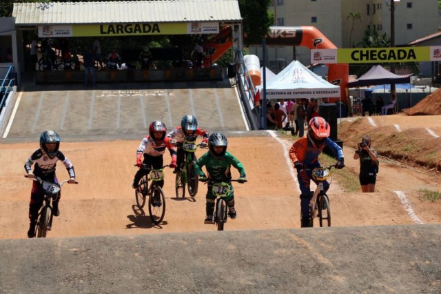 Jacareí recebe etapa do Campeonato Paulista de Bicicross