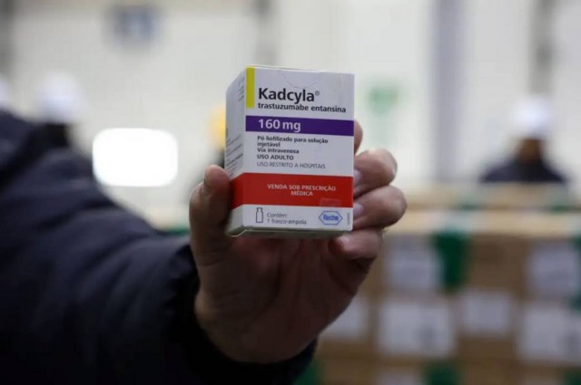 Brasil recebe lote de medicamento para tratar câncer de mama no SUS
